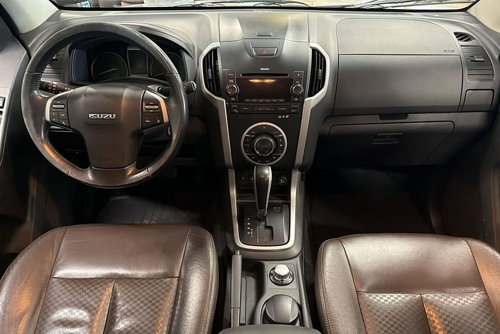 Vehicle Image 12