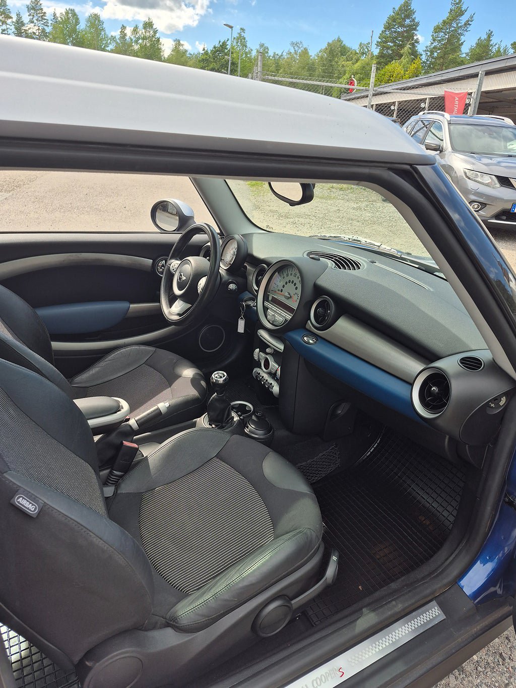 Vehicle Image 6