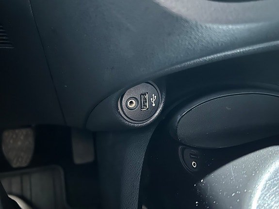 Vehicle Image 24