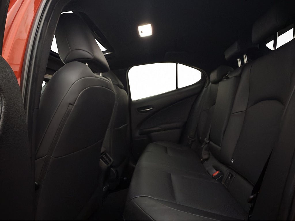 Vehicle Image 16