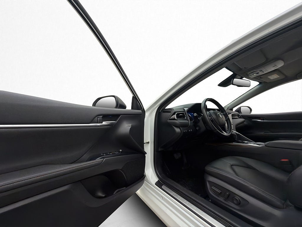 Vehicle Image 16