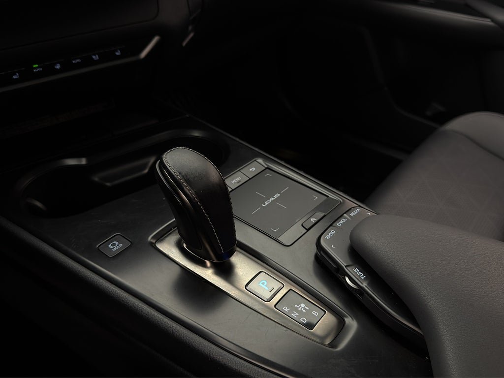 Vehicle Image 25