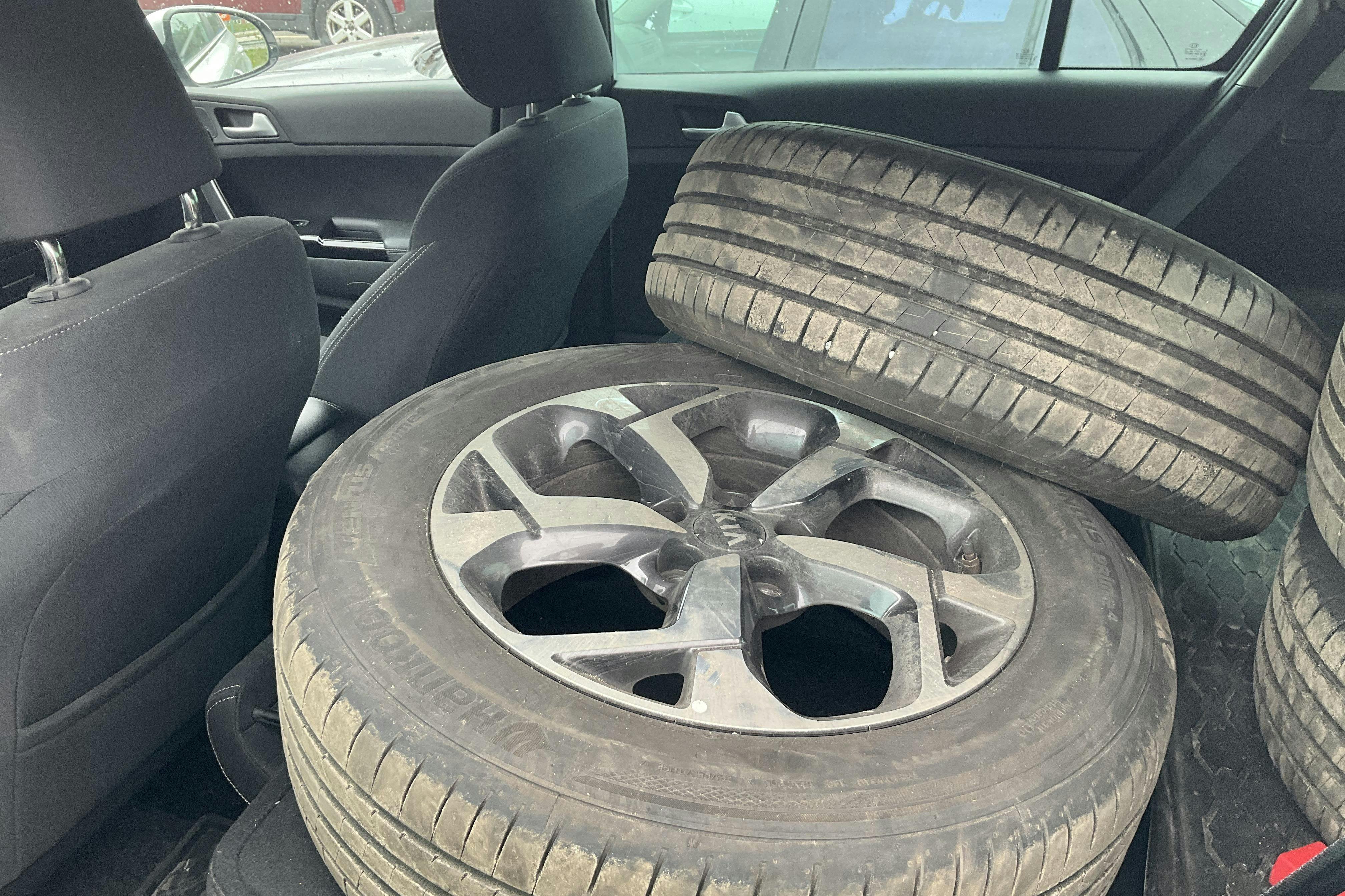 Vehicle Image 6