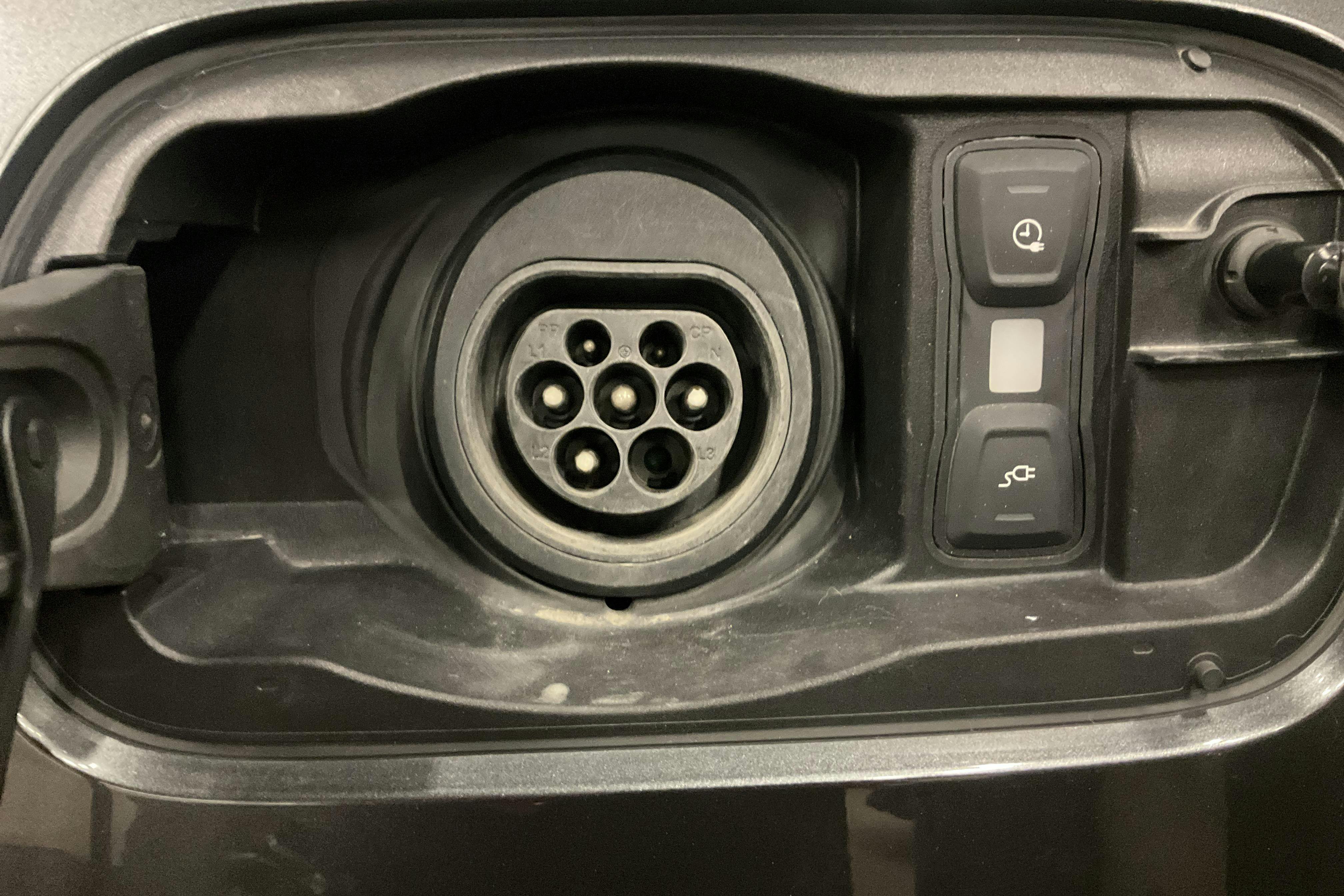 Vehicle Image 25