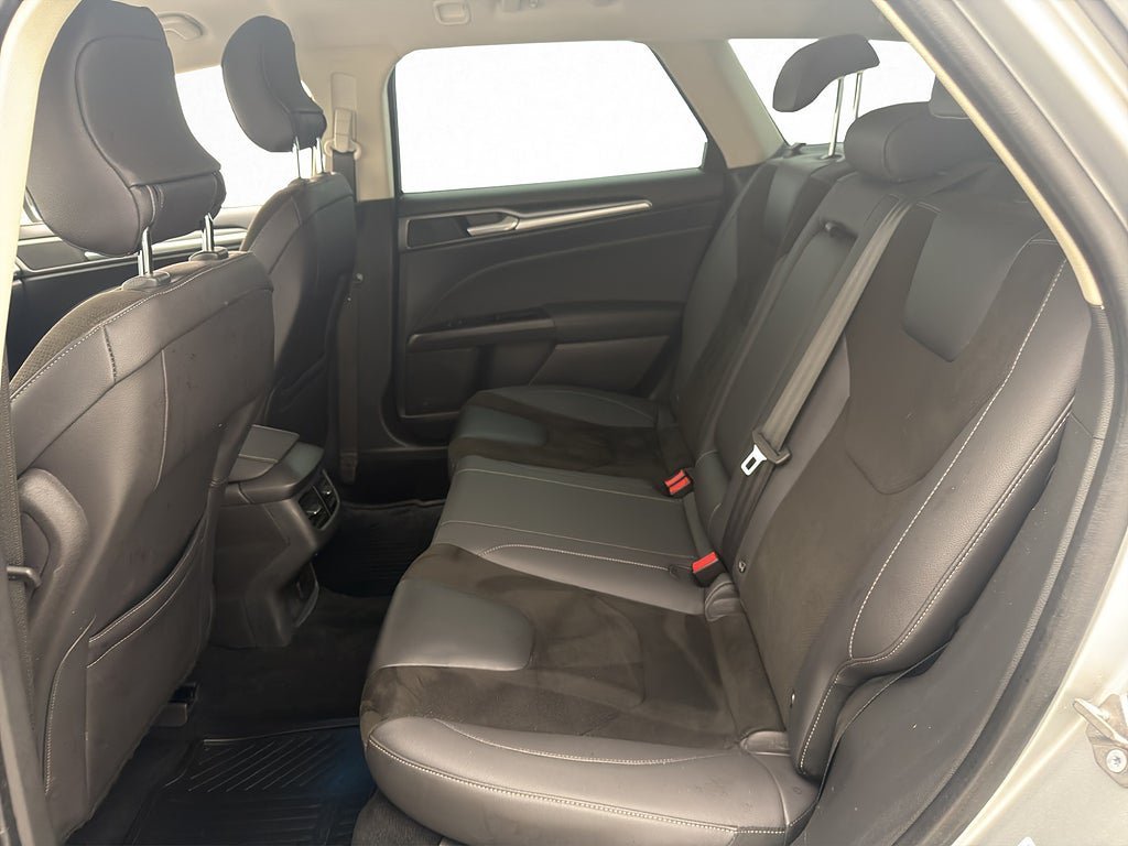 Vehicle Image 25