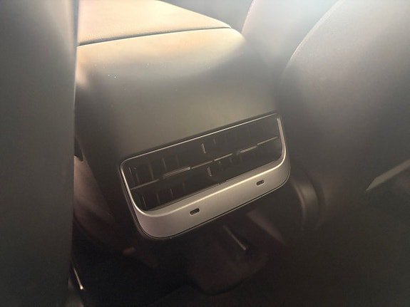 Vehicle Image 26