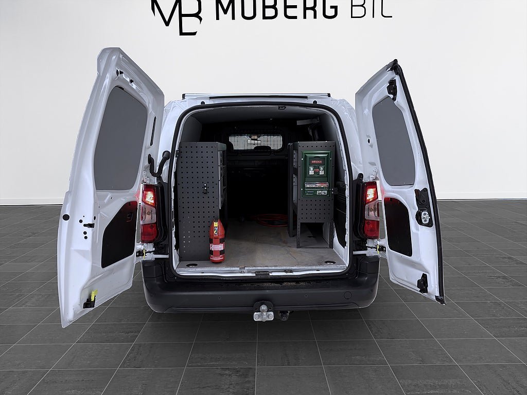 Vehicle Image 9