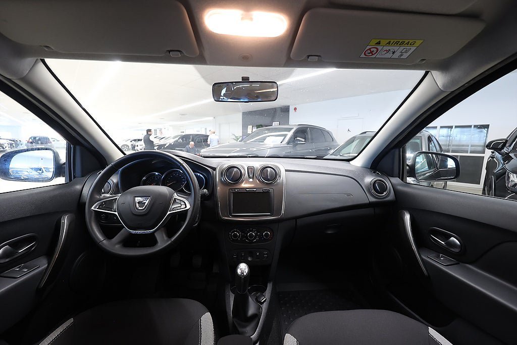 Vehicle Image 12