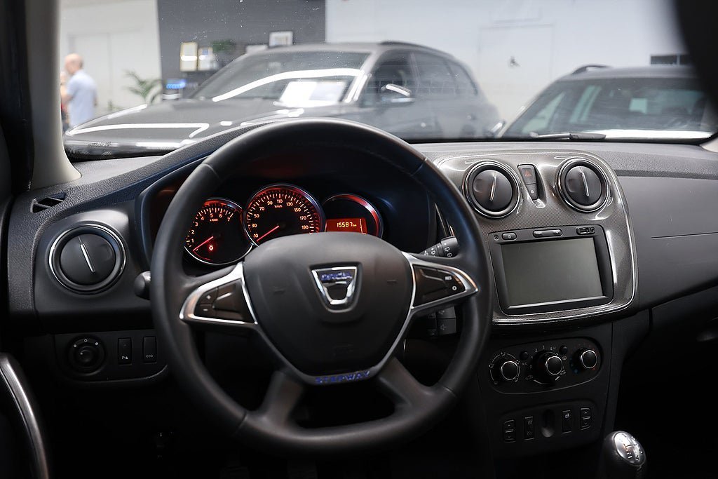 Vehicle Image 15