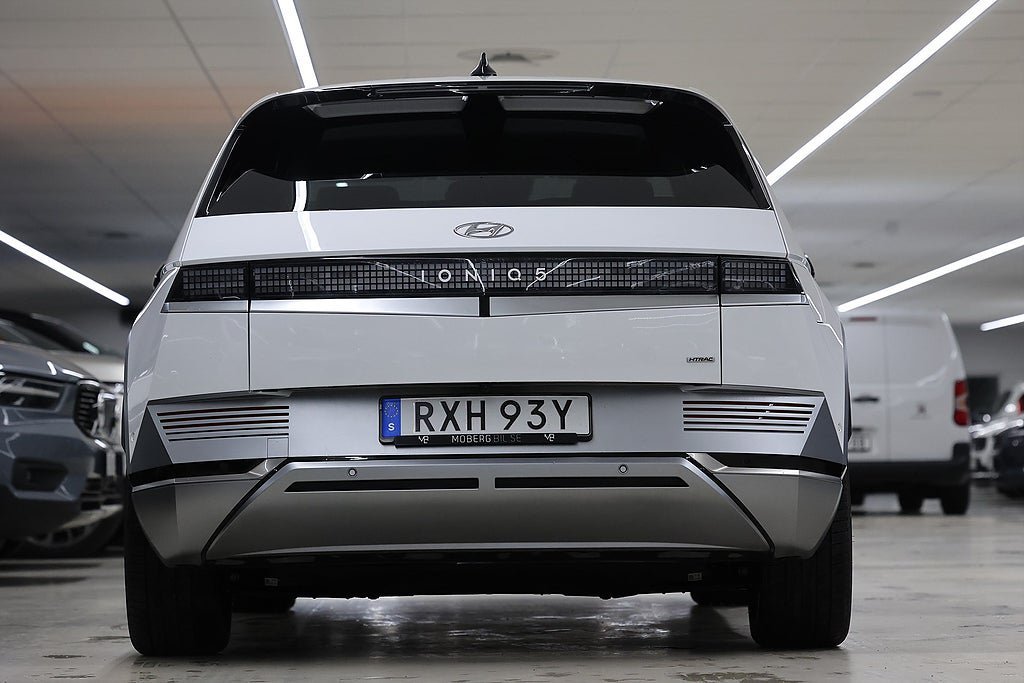 Vehicle Image 8