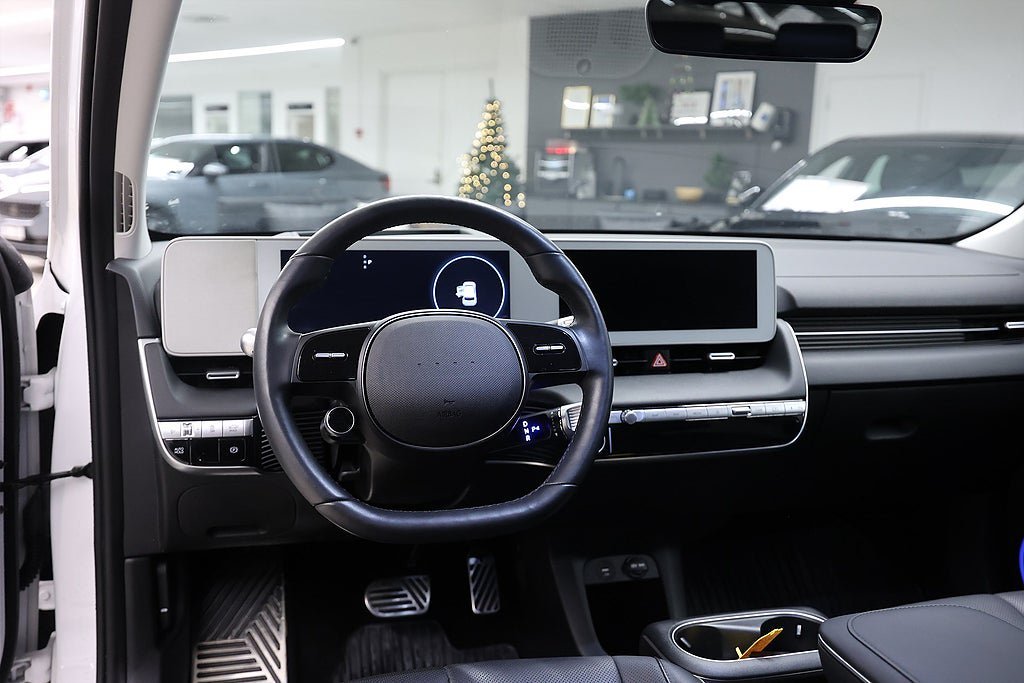 Vehicle Image 16