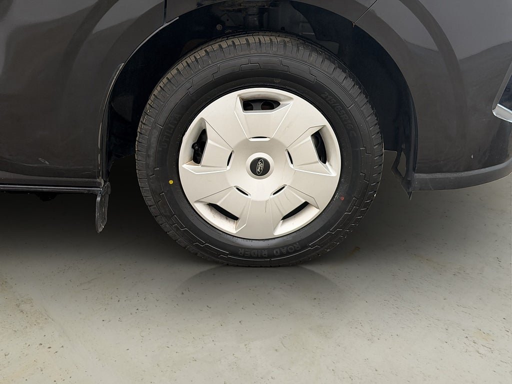 Vehicle Image 32