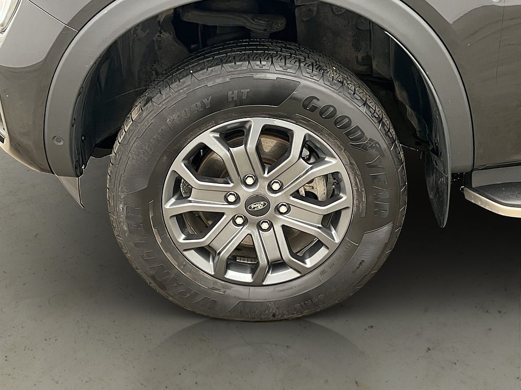 Vehicle Image 32