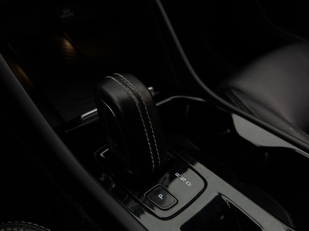 Vehicle Image 25