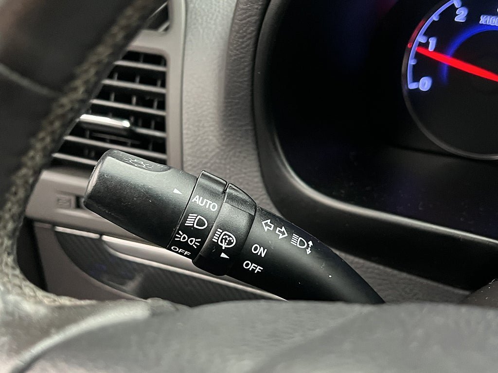 Vehicle Image 25