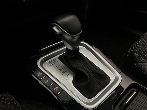 Vehicle Image 25