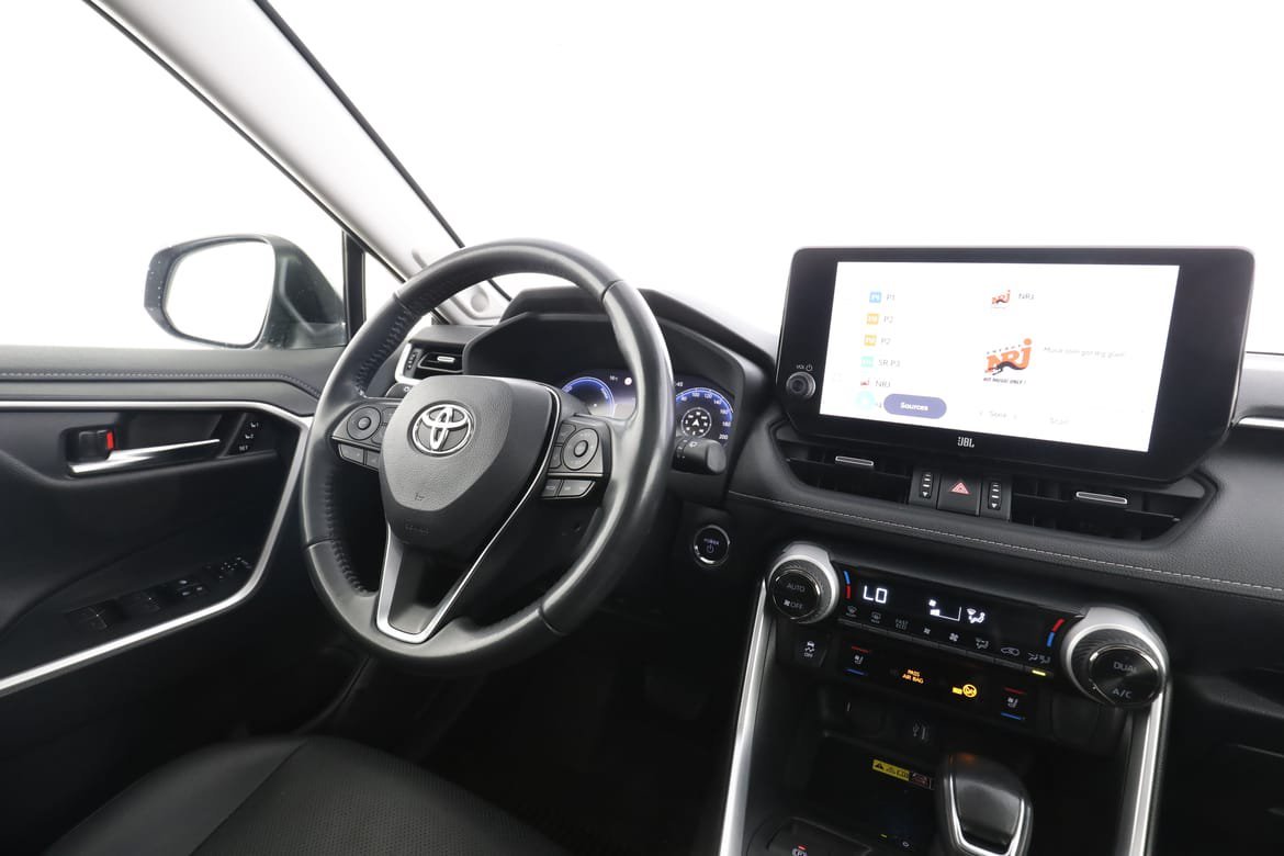 Vehicle Image 14