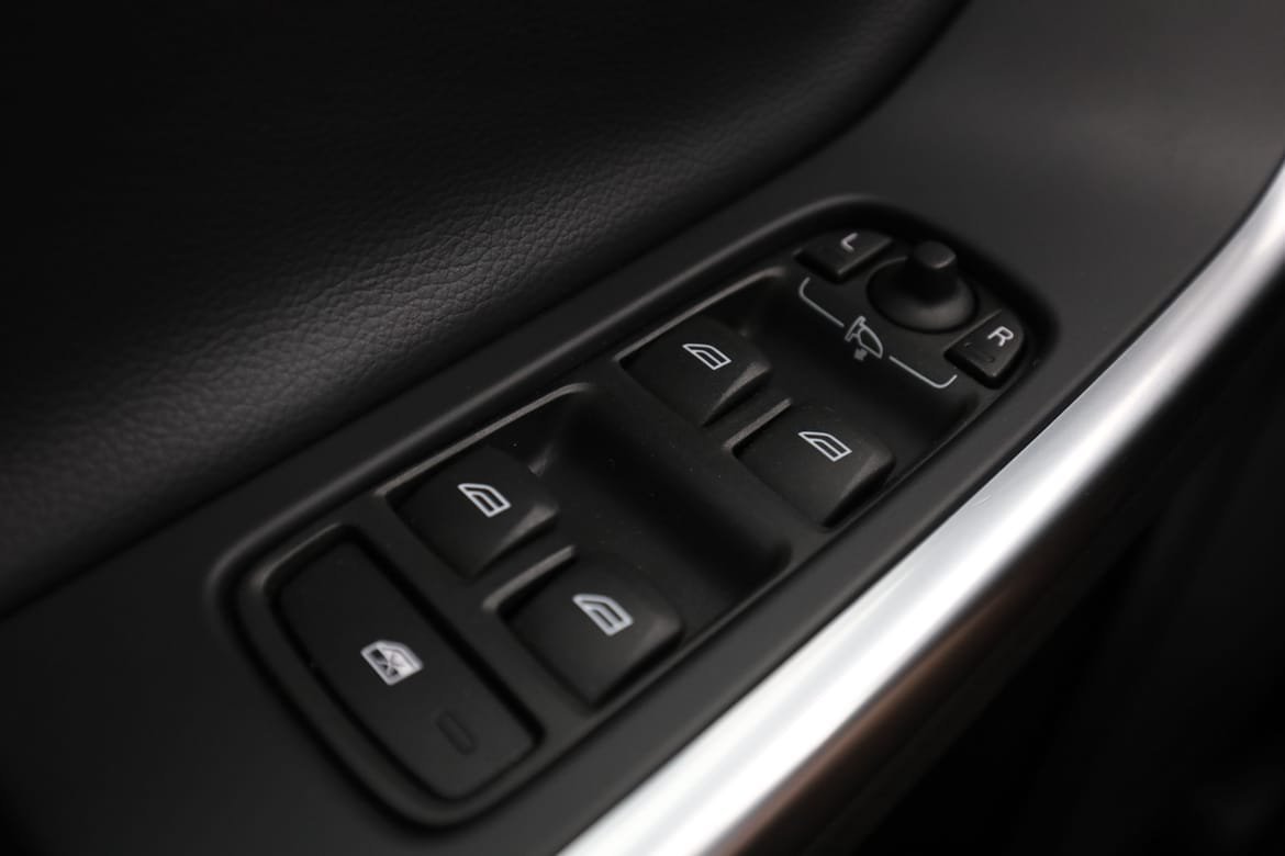 Vehicle Image 32