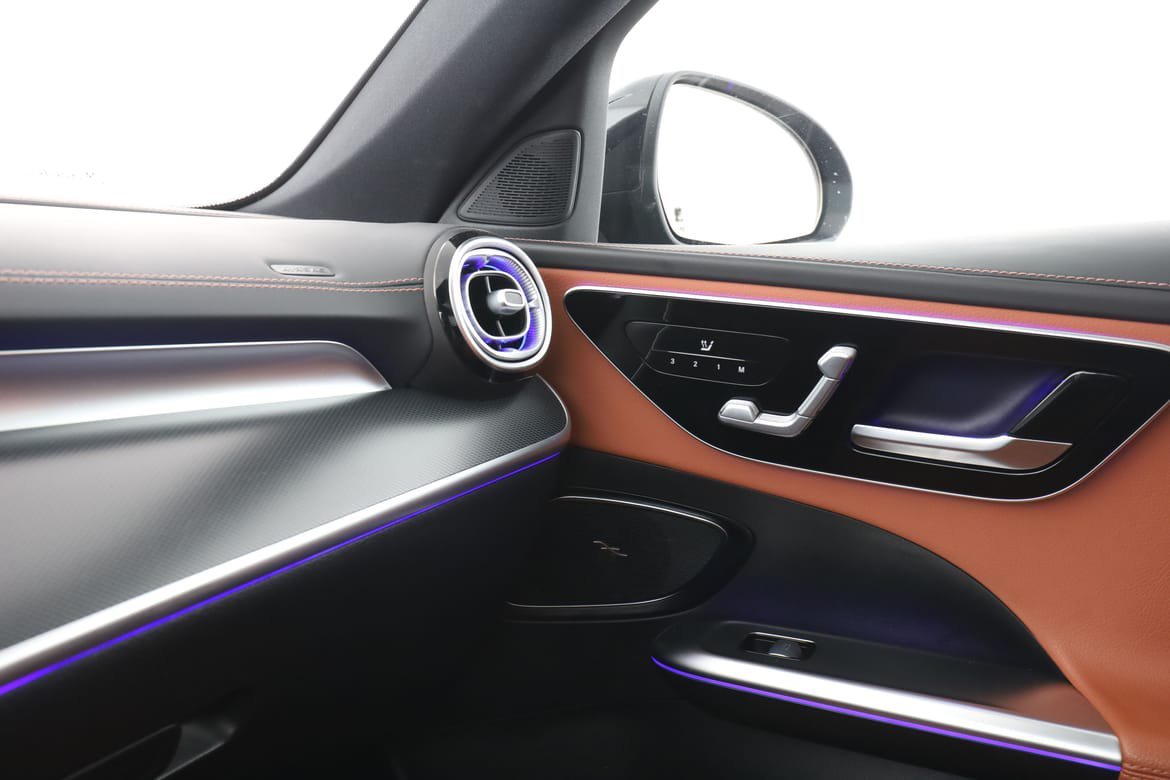 Vehicle Image 38