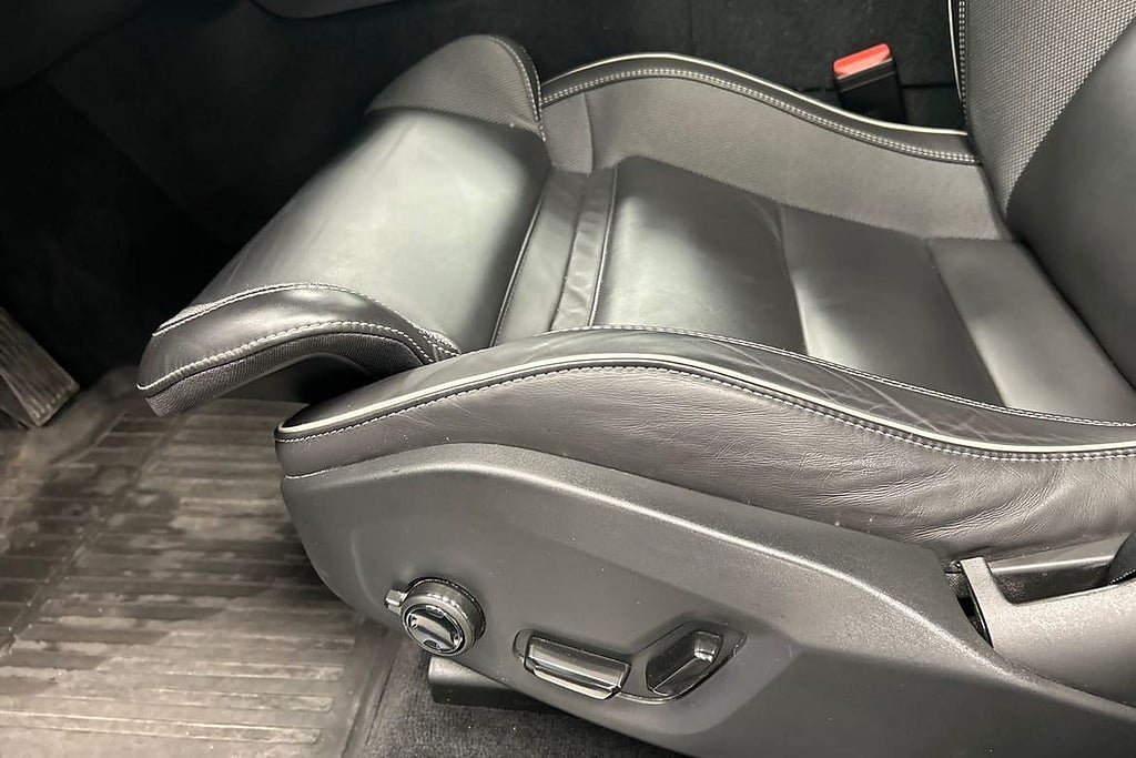 Vehicle Image 25