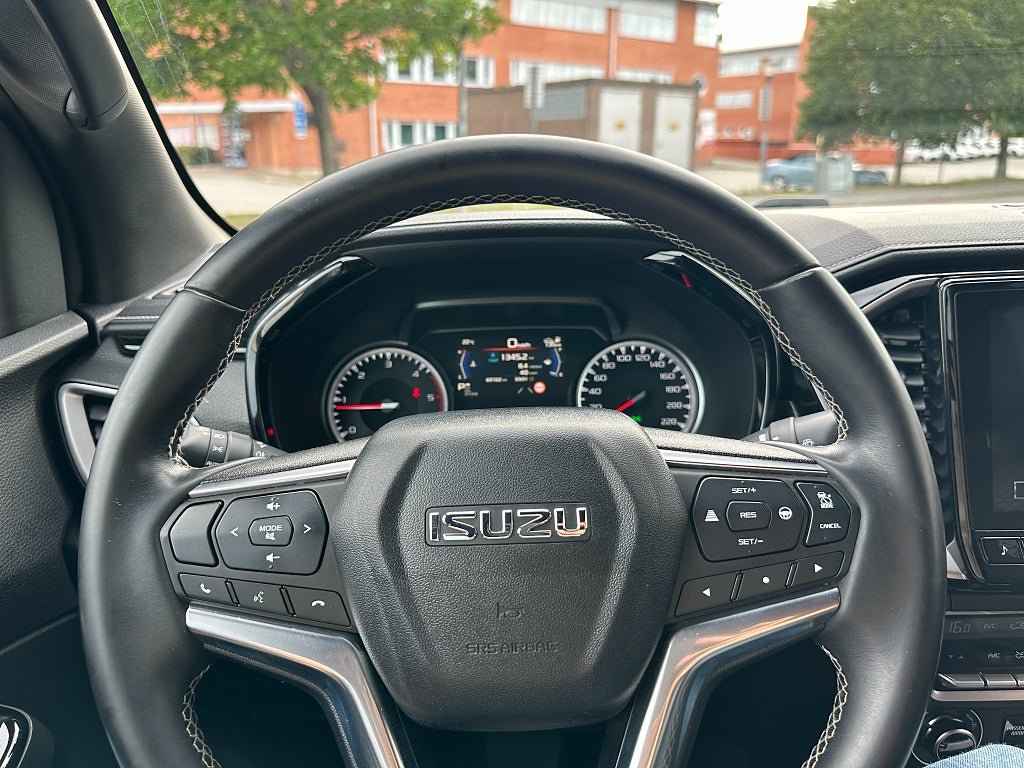 Vehicle Image 11