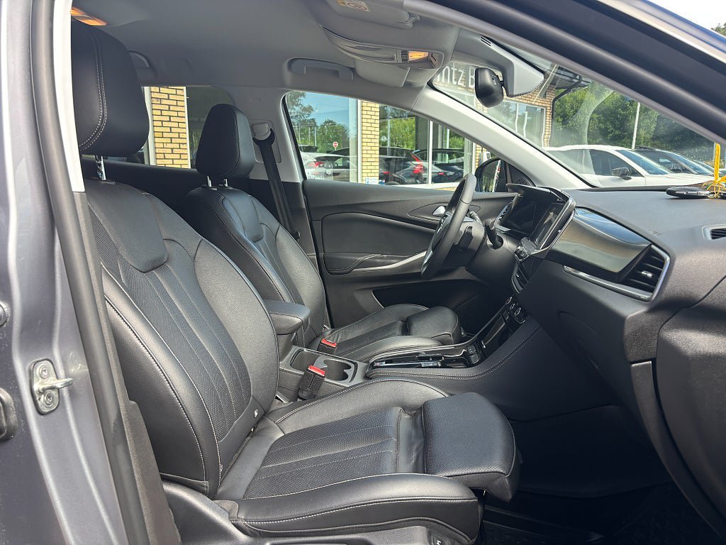 Vehicle Image 15