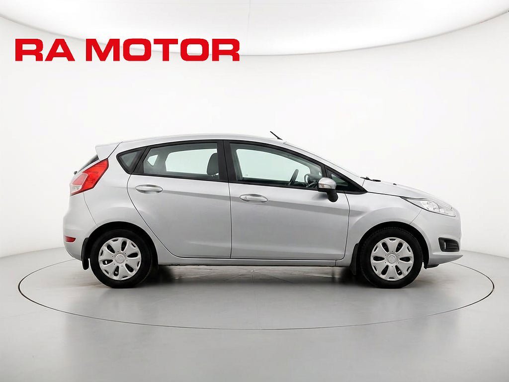 Vehicle Image 6