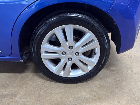 Vehicle Image 15