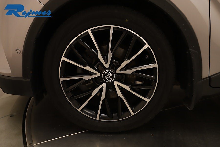 Vehicle Image 13