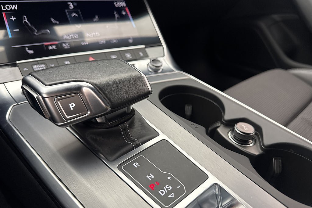 Vehicle Image 25