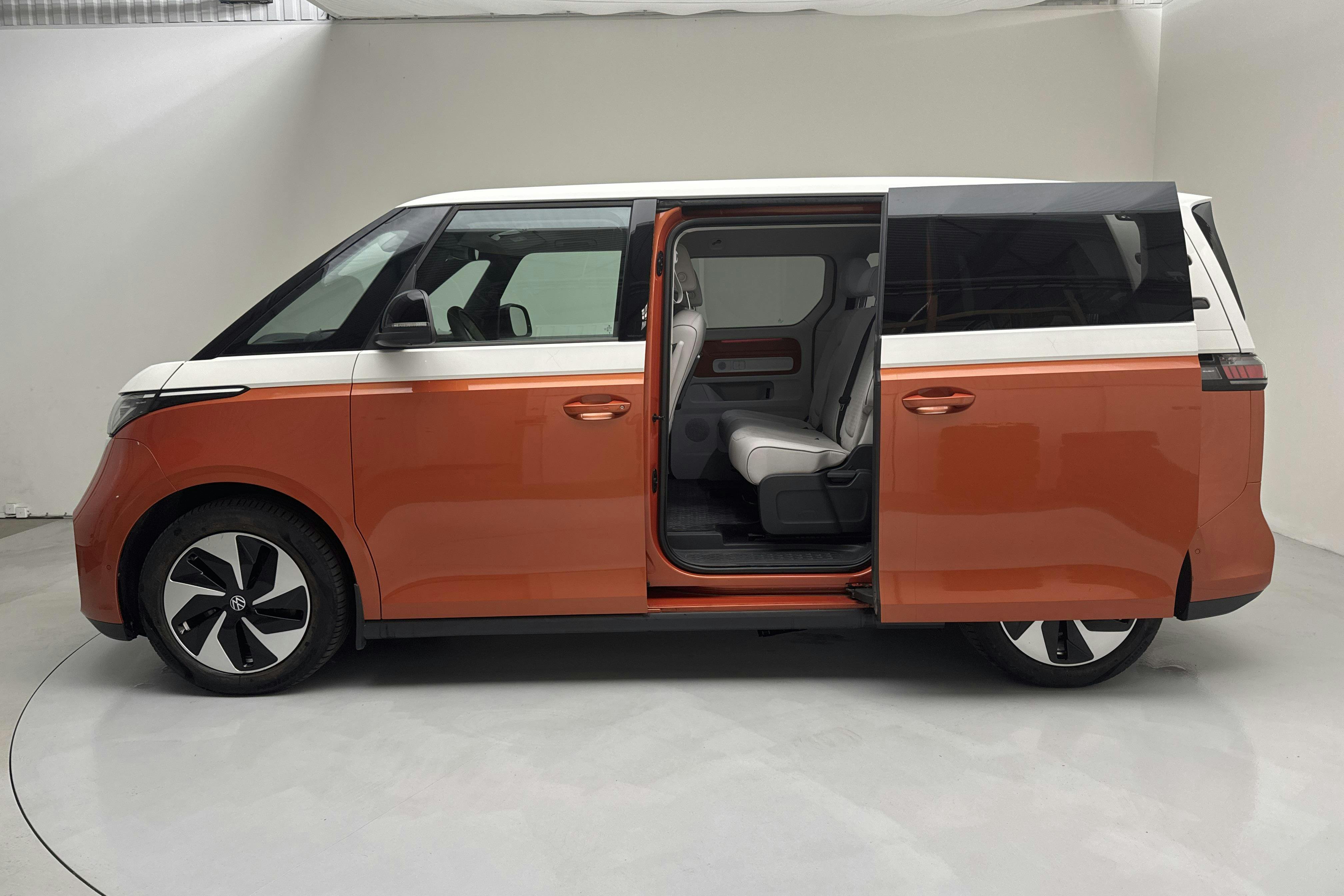 Vehicle Image 16