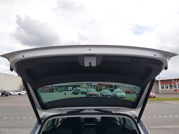 Vehicle Image 17
