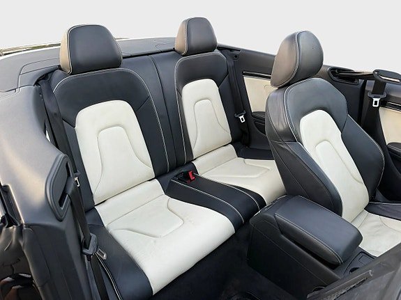 Vehicle Image 26