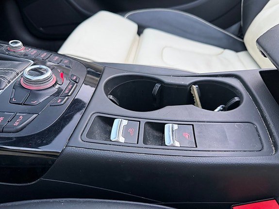 Vehicle Image 32