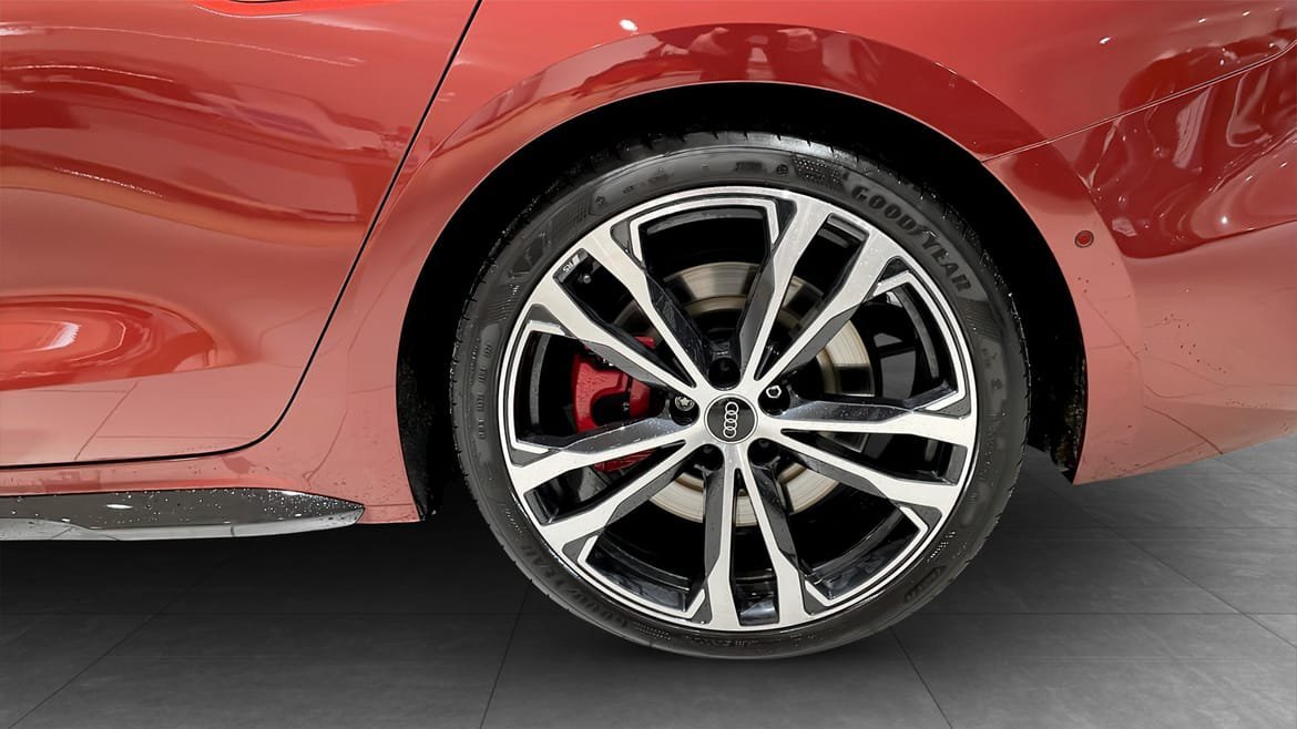 Vehicle Image 6