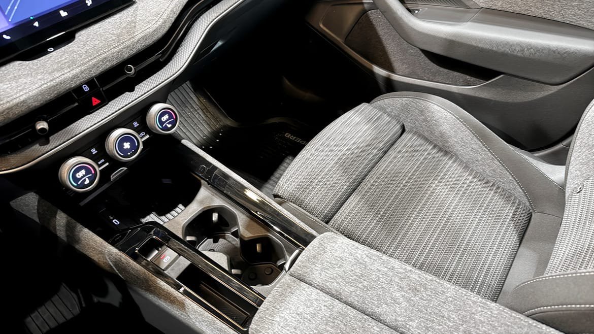 Vehicle Image 19
