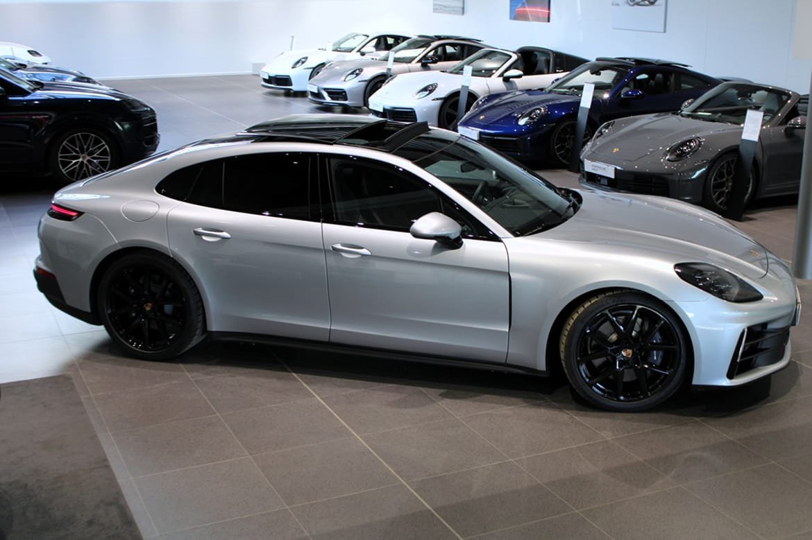 Vehicle Image 8