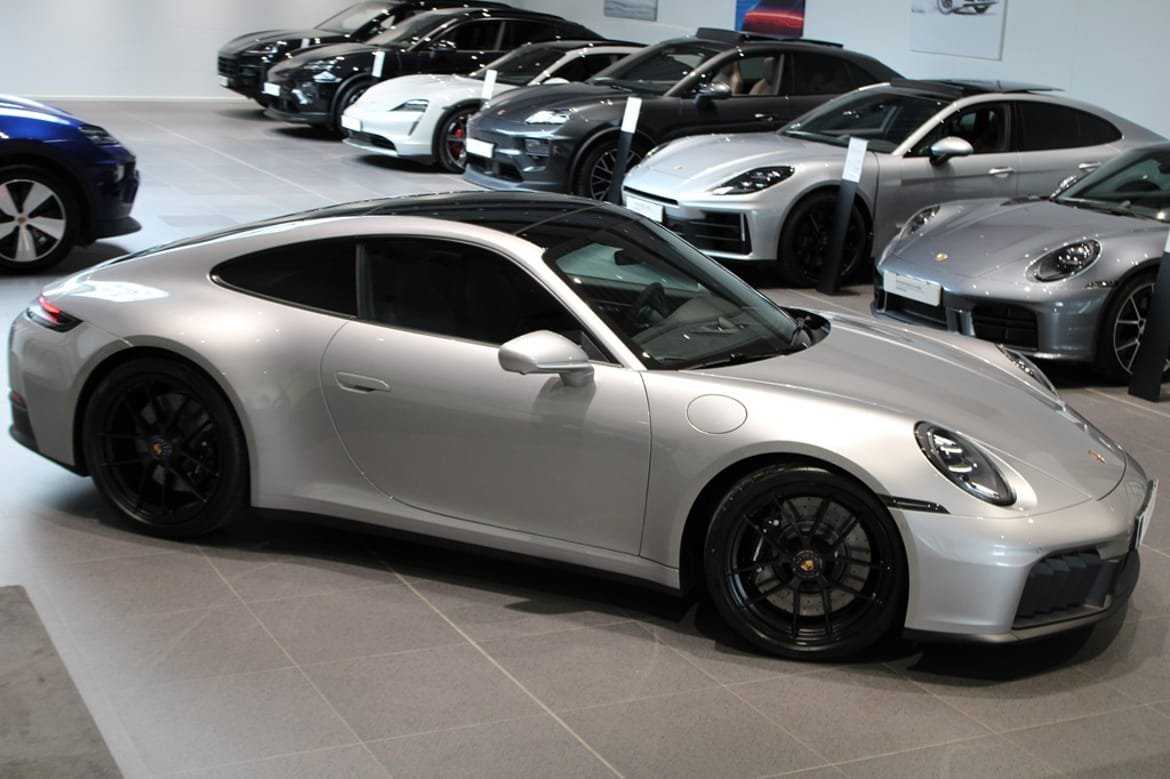 Vehicle Image 9