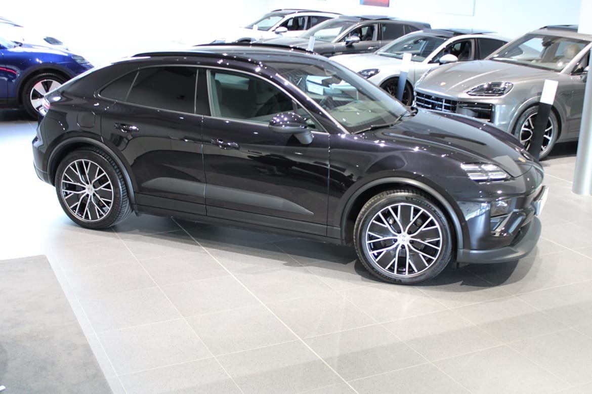 Vehicle Image 7