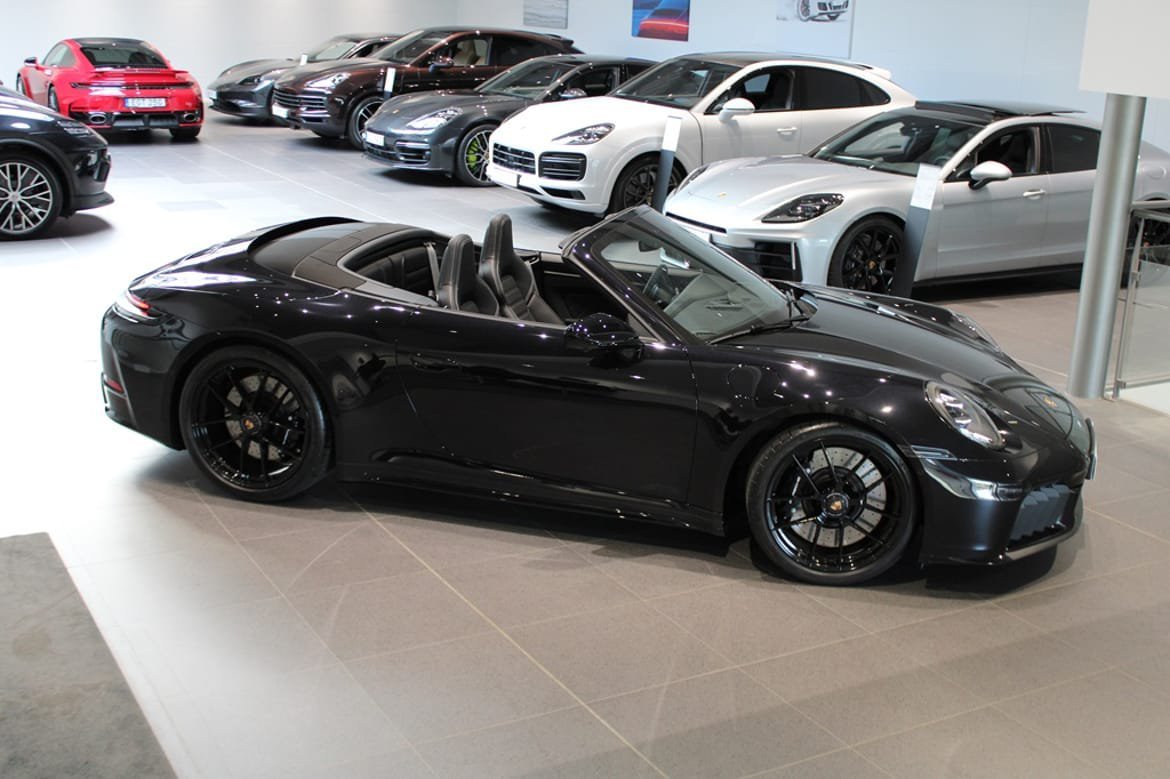 Vehicle Image 8