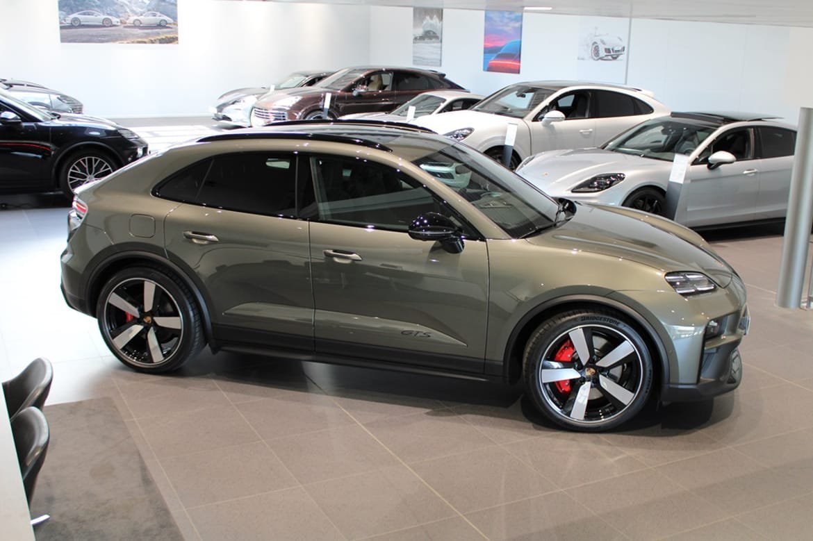 Vehicle Image 8