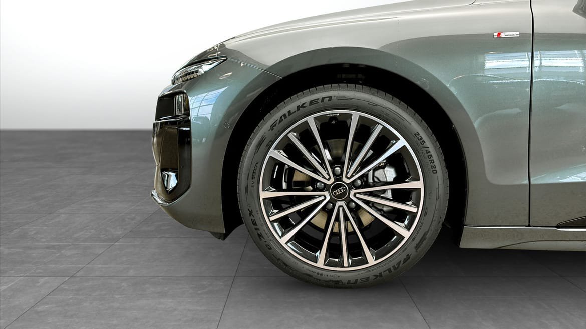 Vehicle Image 6