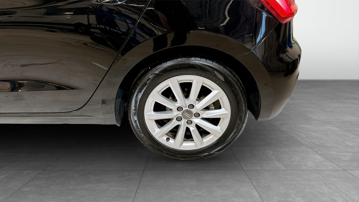 Vehicle Image 6