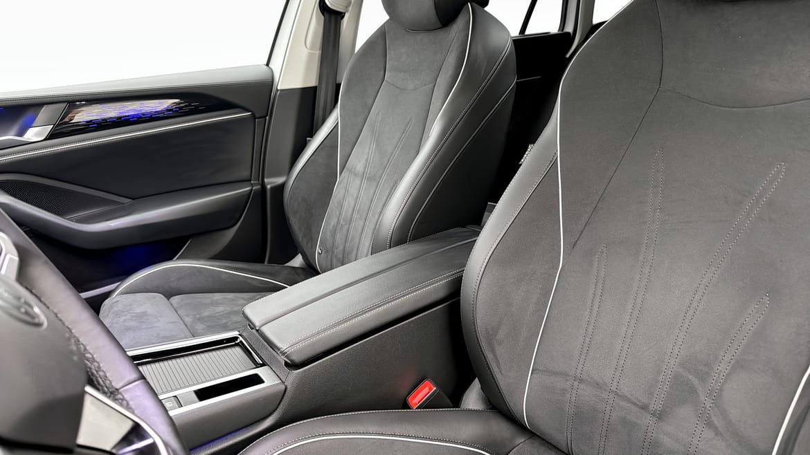 Vehicle Image 8