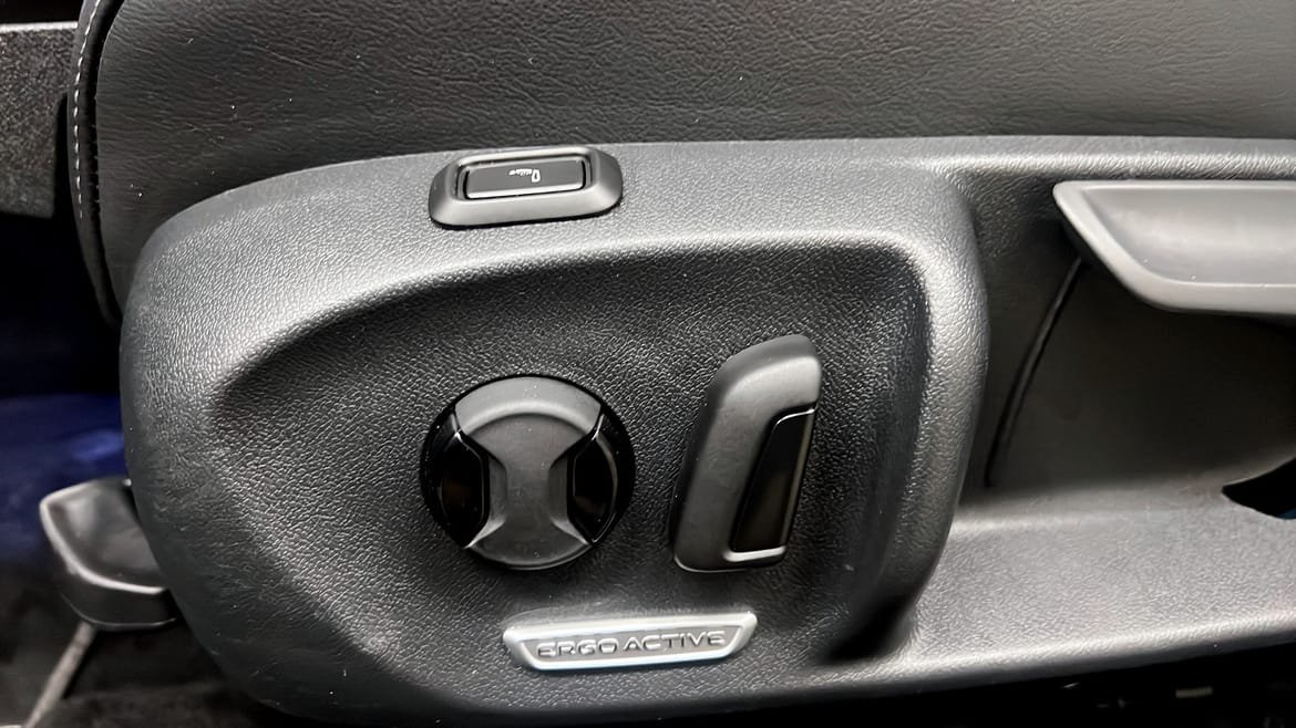Vehicle Image 16