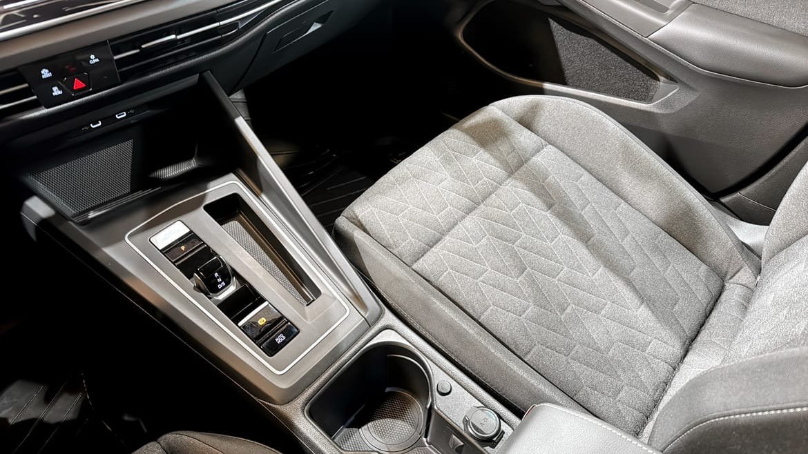 Vehicle Image 16