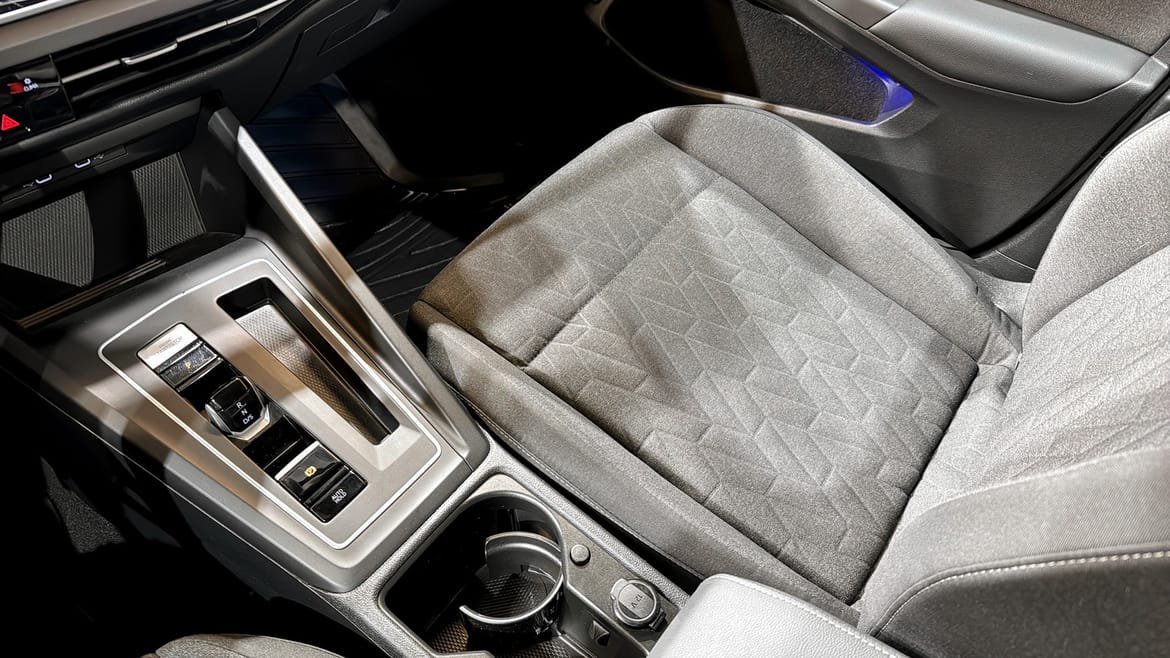 Vehicle Image 16