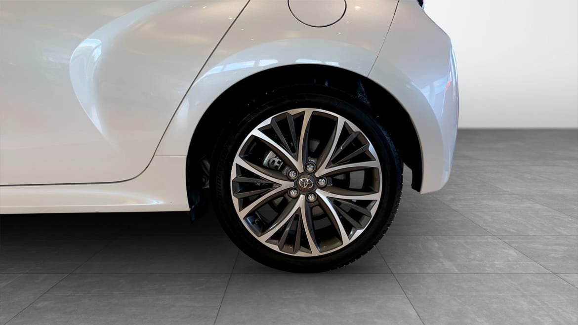 Vehicle Image 6