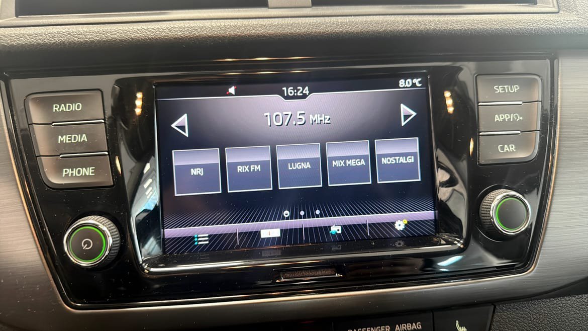 Vehicle Image 9