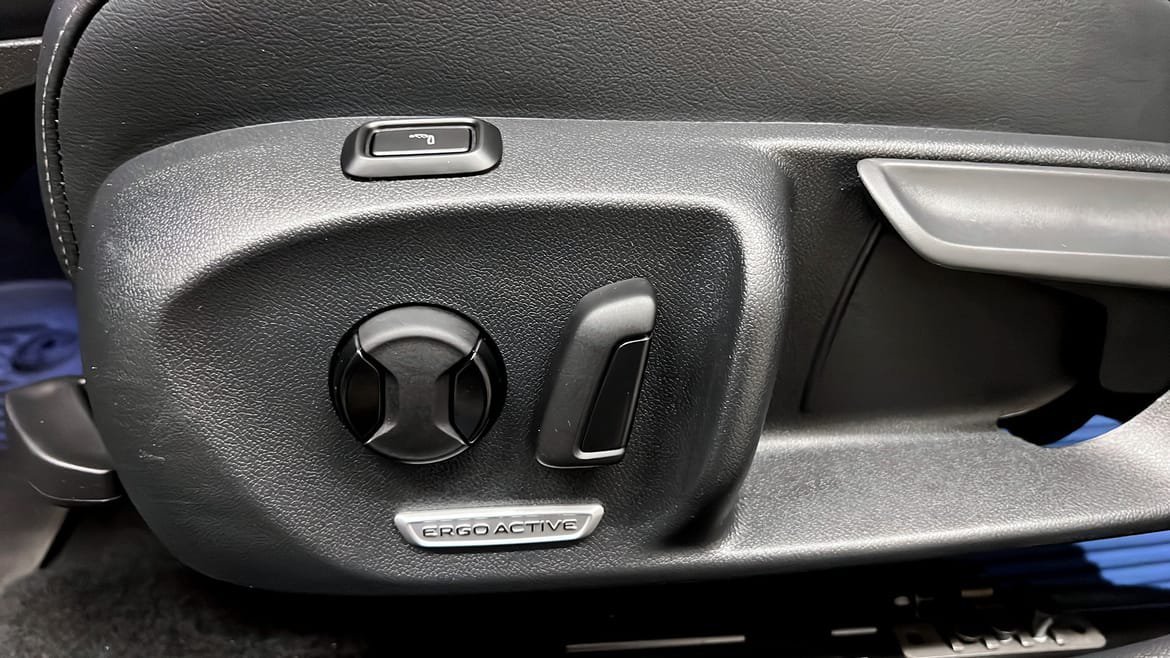 Vehicle Image 16
